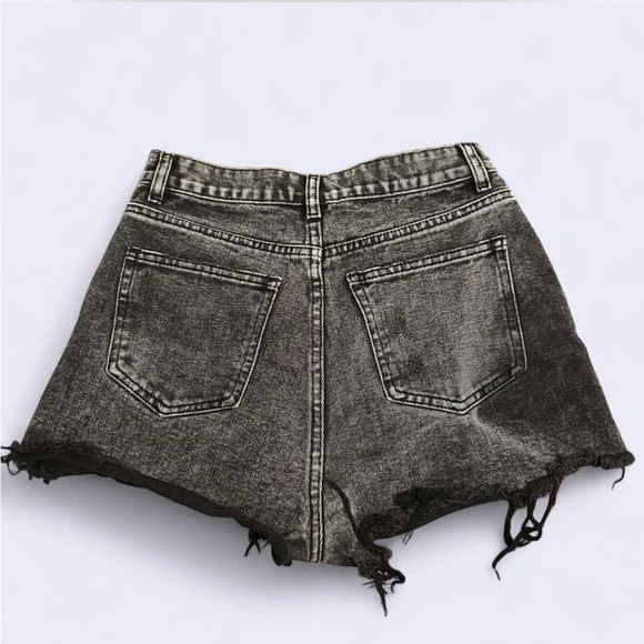 PrettyLittleThing Grey Distressed Shorts - Picture 2 of 5